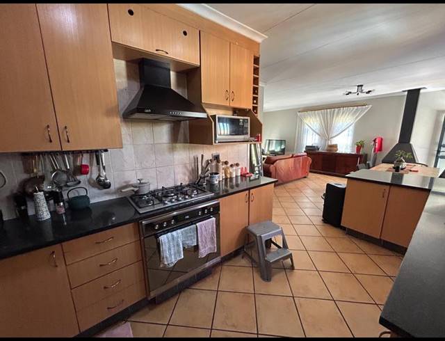 3 BEDROOM PROPERTY TO RENT IN KOSMOSDAL
